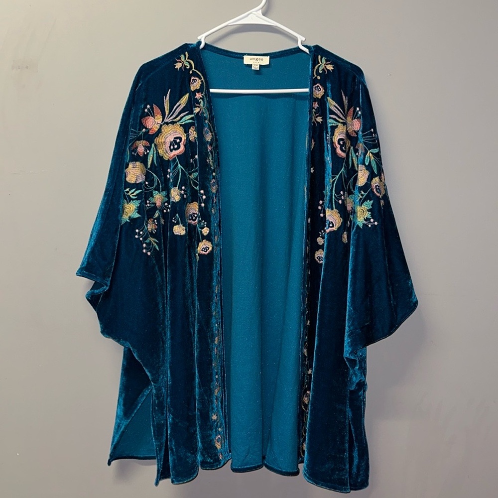 Umgee Velvet Embroidered Kimono